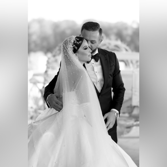 Selling veil & headpiece! - Picture 7 of 10